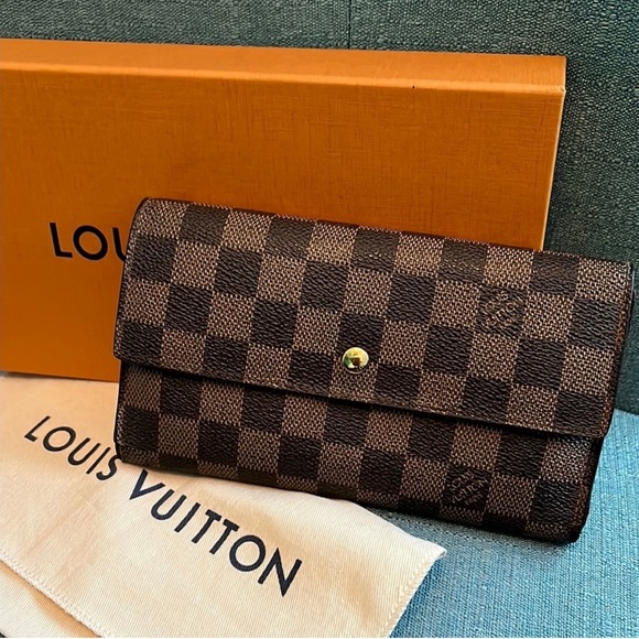 Louis Vuitton Damier International
Trifold Long Wallet w/ Box & Dustbag
2004 EUC - Picture 1 of 9